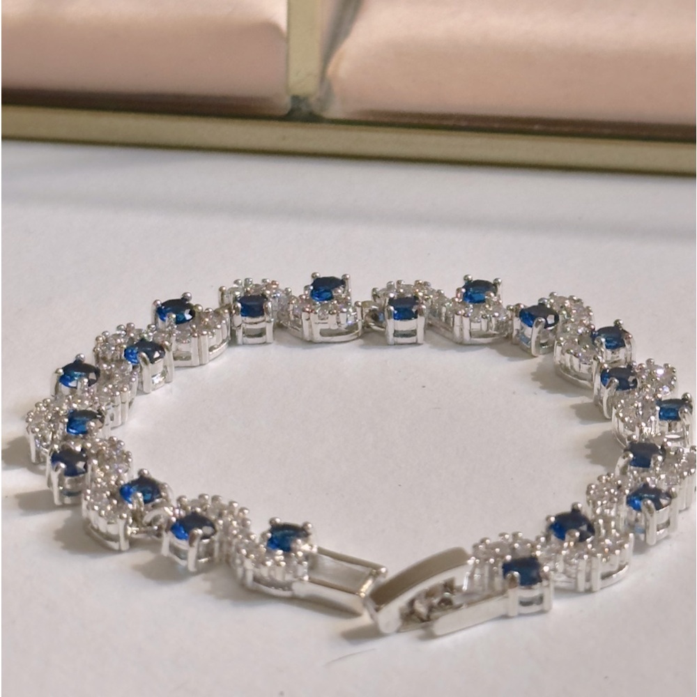 Stunning bracelet!💙